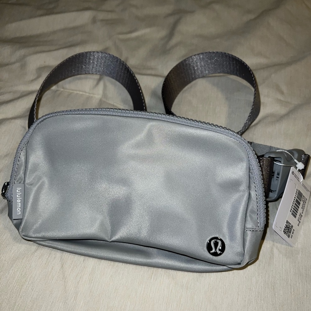 NWT Lululemon Everywear Belt Bag- Silver Drop
